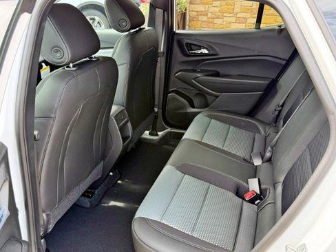New 2026 Chevrolet Trax LT w/ LT Convenience Package FWD image 17