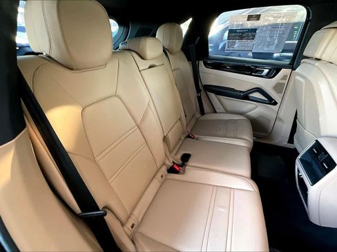 Used 2023 Porsche Cayenne AWD/4WD image 20