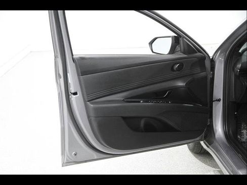 Certified 2025 Hyundai Elantra Sport image 4