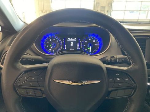 Used 2020 Chrysler Pacifica Touring w/ S Appearance Package FWD image 11