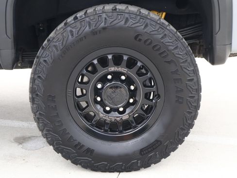 Used 2025 GMC Sierra 2500 AT4X w/ AT4X AEV Edition AWD/4WD image 12