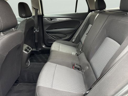 Used 2018 Buick Regal Preferred w/ Sights and Sounds Package image 9