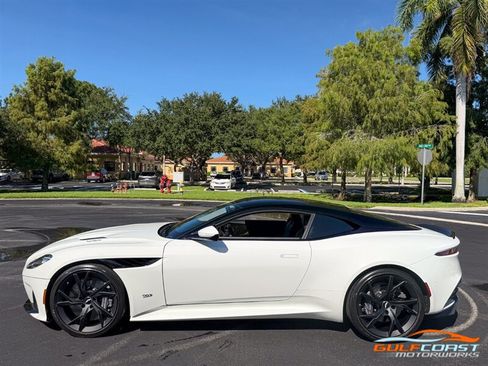 Used 2019 Aston Martin DBS Superleggera RWD image 37