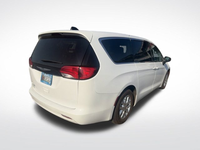 Used 2023 Chrysler Voyager LX FWD image 6