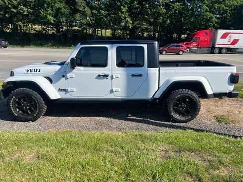 Used 2024 Jeep Gladiator Sport AWD/4WD image 11