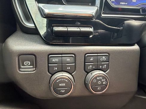 Used 2025 Chevrolet Silverado 1500 High Country w/ High Country Premium Package AWD/4WD image 48