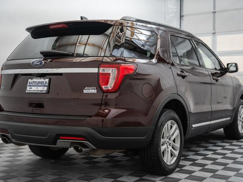 Used 2018 Ford Explorer XLT AWD/4WD image 4
