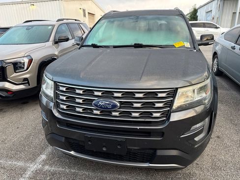 Used 2016 Ford Explorer XLT w/ Equipment Group 202A AWD/4WD image 2