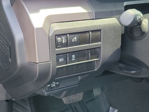 Certified 2025 Toyota Tacoma SR5 AWD/4WD image 19