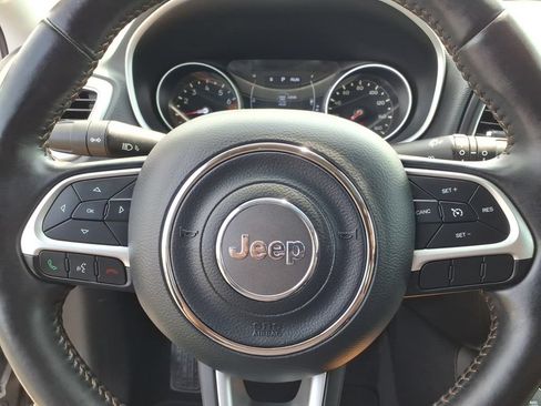 Used 2018 Jeep Compass Latitude AWD/4WD image 5