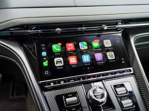 Used 2025 Aston Martin DB12 Coupe image 22