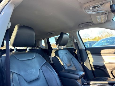 Used 2022 Jeep Compass Limited image 8