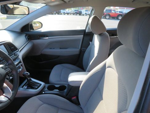 Used 2020 Hyundai Elantra SEL image 11