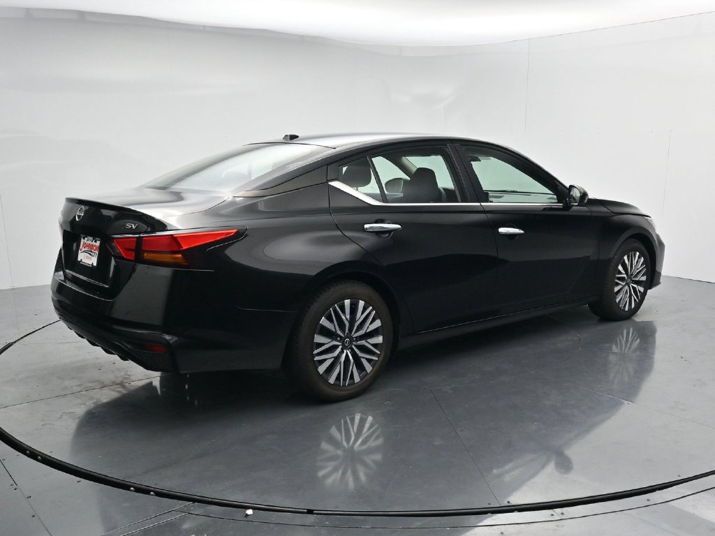 Used 2023 Nissan Altima 2.5 SV FWD image 8