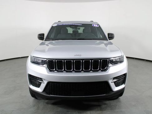 Used 2025 Jeep Grand Cherokee Laredo X RWD image 13