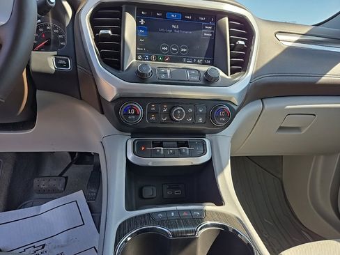 Used 2023 GMC Acadia SLT w/ Preferred Package image 26
