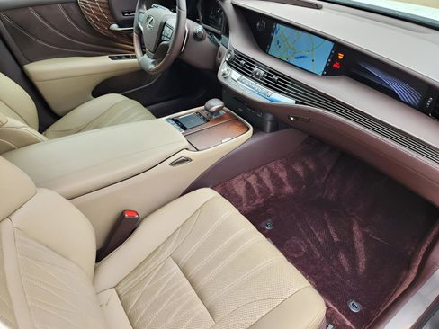 Used 2020 Lexus LS 500 w/ Interior Upgrade Package RWD image 7
