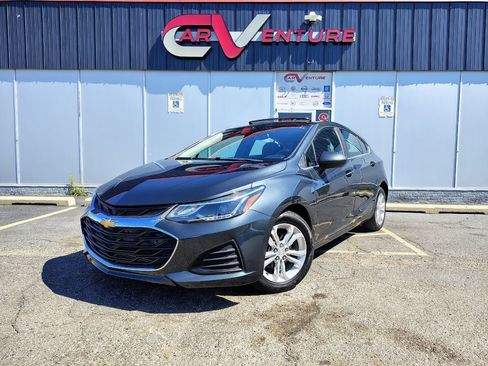 Used 2019 Chevrolet Cruze LT w/ Sun And Sound Package FWD image 1