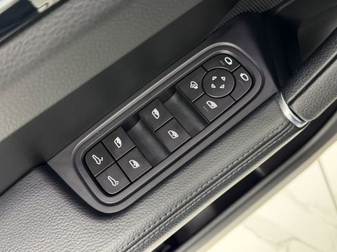 Certified 2023 Porsche Cayenne Platinum Edition image 28