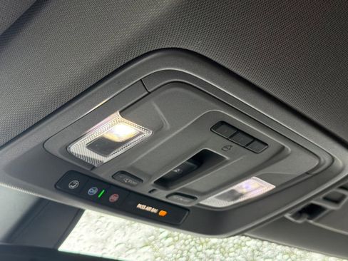 Used 2021 GMC Sierra 1500 SLT w/ SLT Premium Package image 18