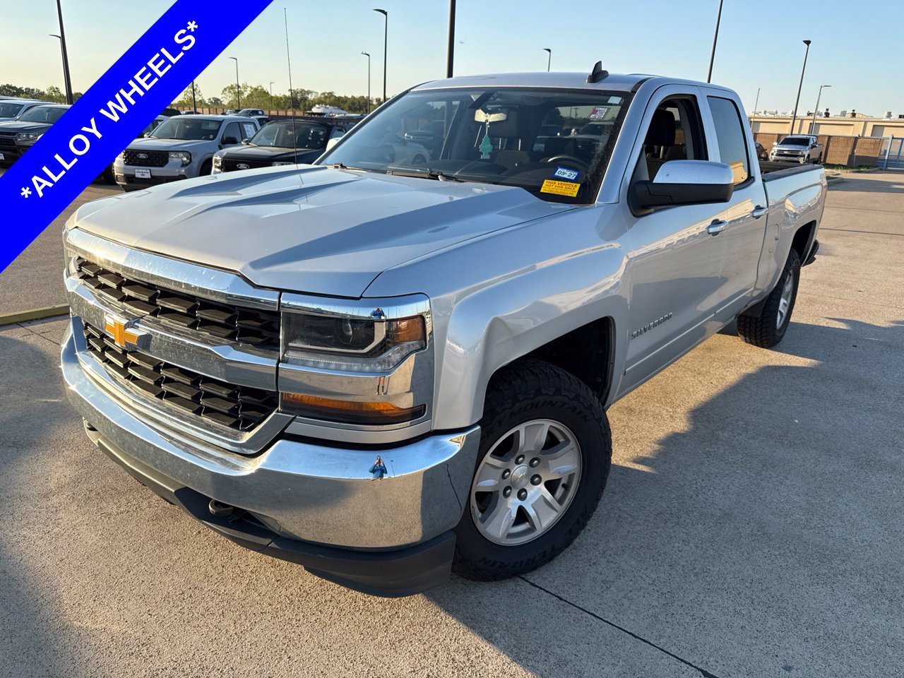 Used 2018 Chevrolet Silverado 1500 LT AWD/4WD image 1