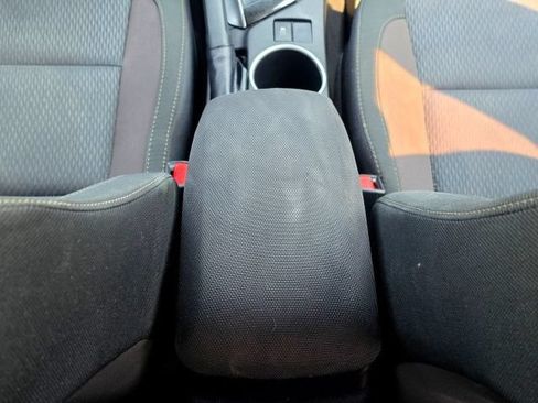 Used 2017 Toyota Corolla LE w/ Carpet Mat Package (TMS) FWD image 31