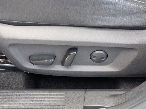 Used 2021 Nissan Rogue SL image 16