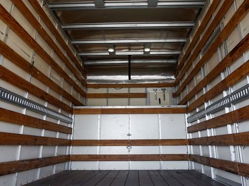 Used 2016 Ford F650 2WD Regular Cab Super Duty image 9