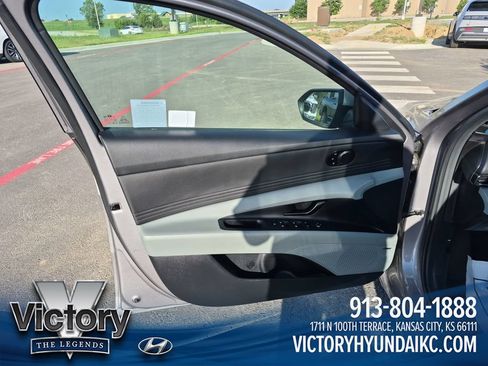 Used 2024 Hyundai Elantra Limited FWD image 10