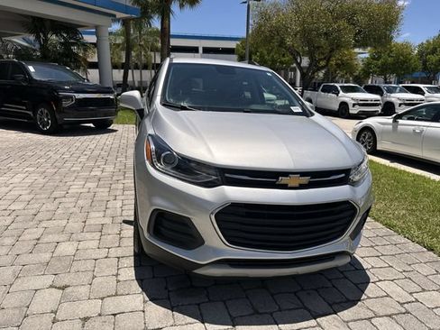 Used 2022 Chevrolet Trax LT w/ LT Convenience Package FWD image 18