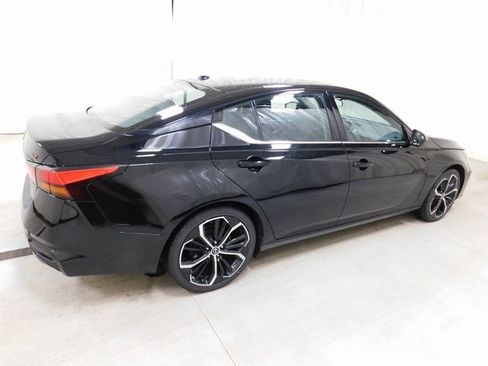 Used 2024 Nissan Altima 2.5 SR image 3