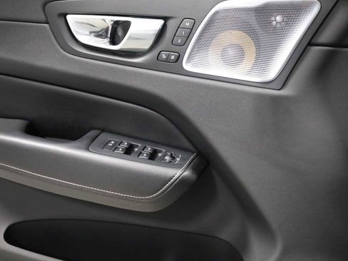 Used 2018 Volvo XC60 T6 R-Design w/ Convenience Package image 16