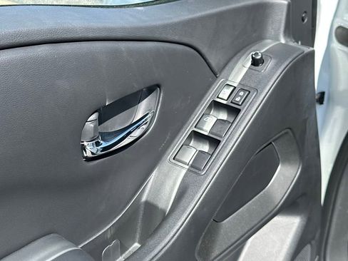 New 2025 Nissan Frontier SV w/ SV Convenience Package image 11