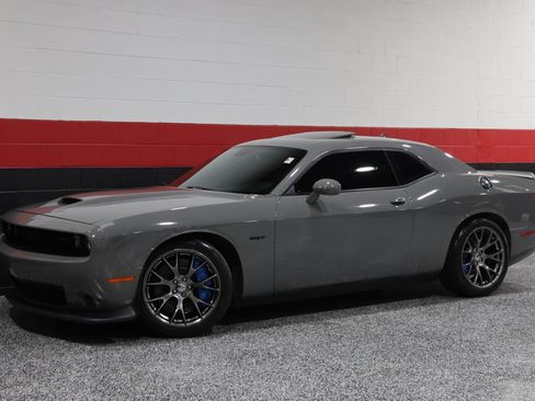 Used 2017 Dodge Challenger SRT image 17