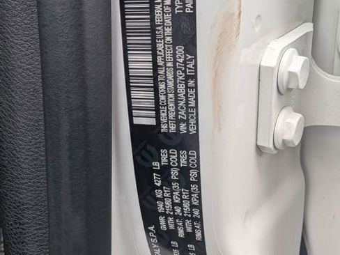 Used 2019 Jeep Renegade Latitude FWD image 39