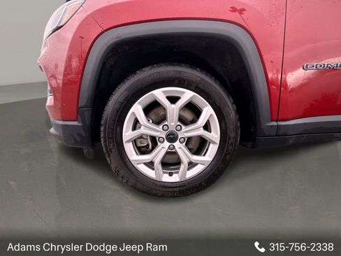 Used 2025 Jeep Compass Latitude image 9