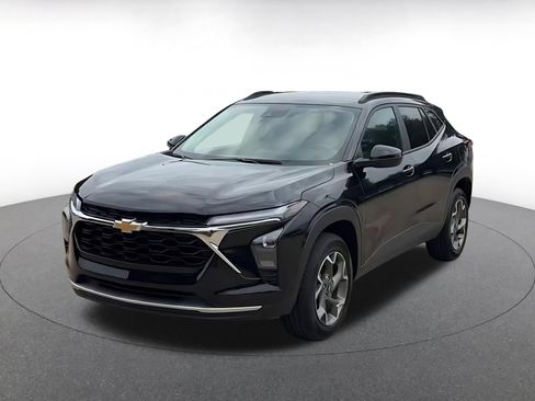 Used 2025 Chevrolet Trax LT w/ LT Convenience Package FWD image 7