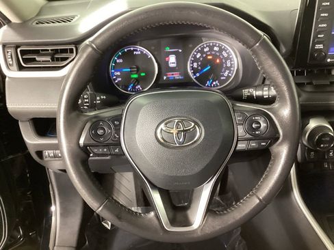 Used 2021 Toyota RAV4 XLE w/ XLE Grade Weather Package AWD/4WD image 21