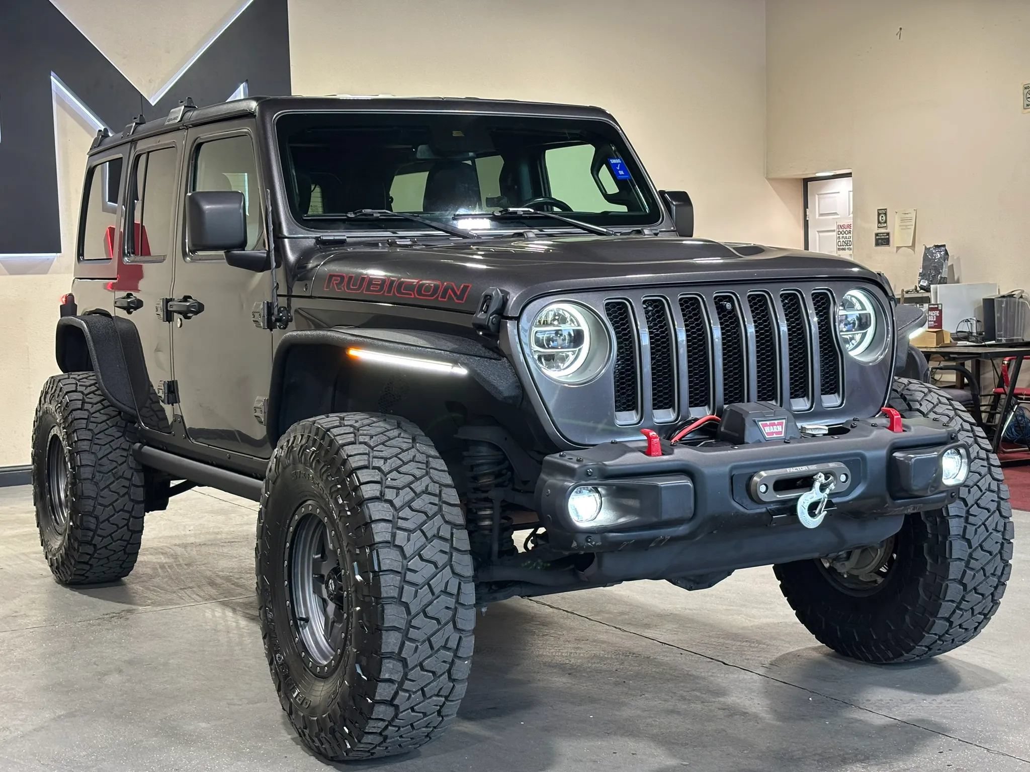 Used 2019 Jeep Wrangler Unlimited Rubicon AWD/4WD image 3