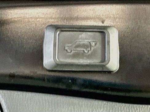 Used 2019 Toyota RAV4 XLE AWD/4WD image 31