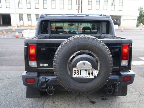 Used 2005 HUMMER H2 SUT w/ Preferred Equipment Group AWD/4WD image 24