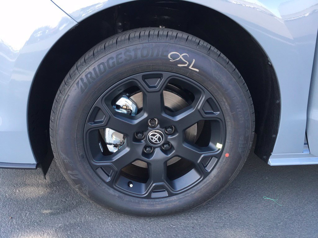 New 2026 Toyota Sienna XLE Woodland Edition AWD/4WD image 40