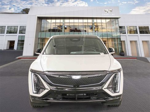 Used 2025 Cadillac Lyriq Sport image 2