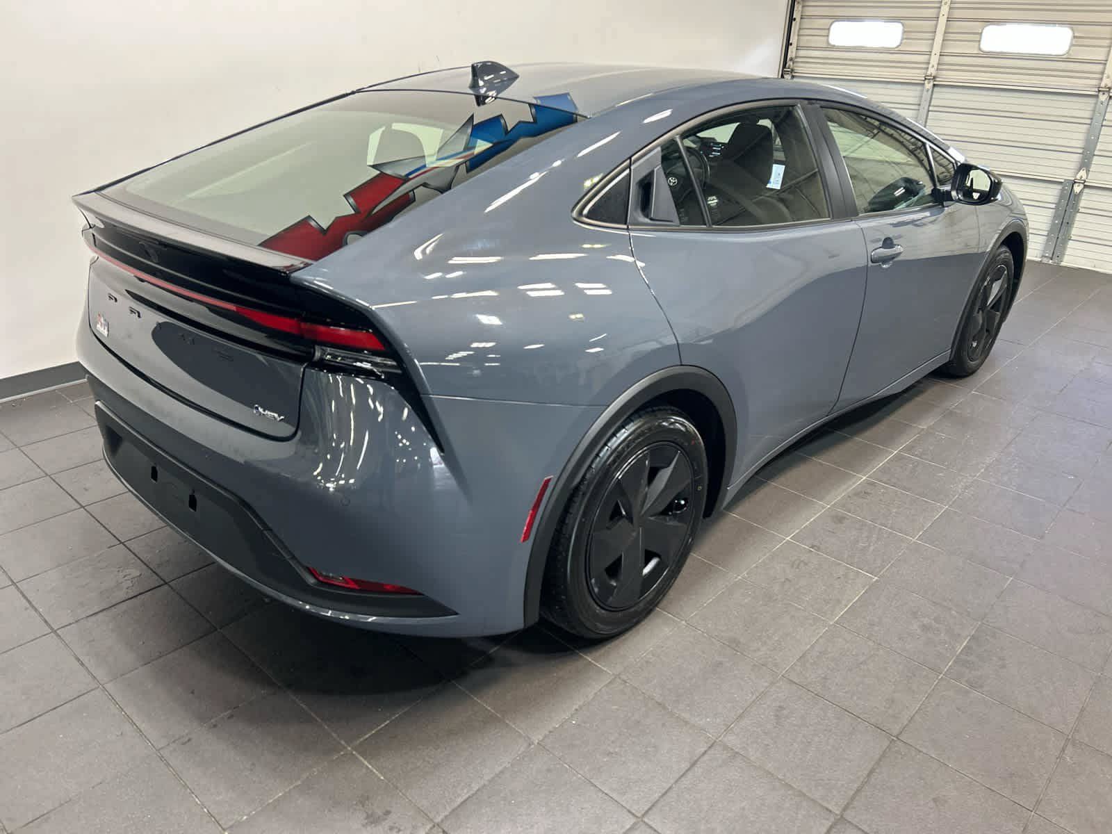 Used 2023 Toyota Prius LE FWD image 3