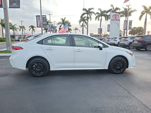 Used 2023 Toyota Corolla SE image 13