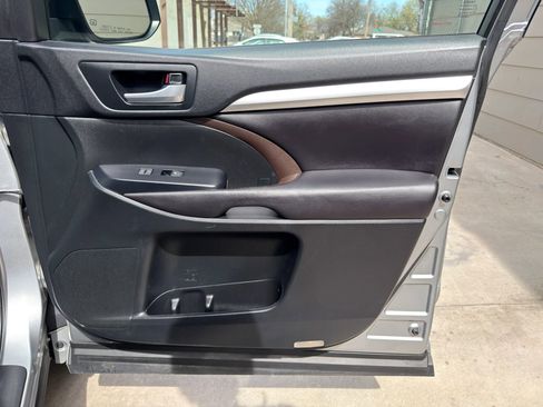 Used 2016 Toyota Highlander XLE image 34