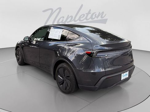 Used 2026 Tesla Model Y Long Range AWD/4WD image 3