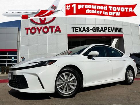 Used 2025 Toyota Camry LE image 1