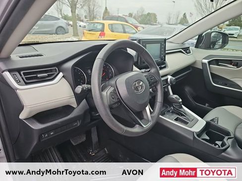 Used 2021 Toyota RAV4 XLE Premium image 9
