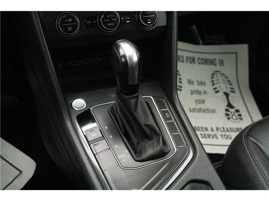 Used 2020 Volkswagen Tiguan SE w/ Panoramic Sunroof Package FWD image 18